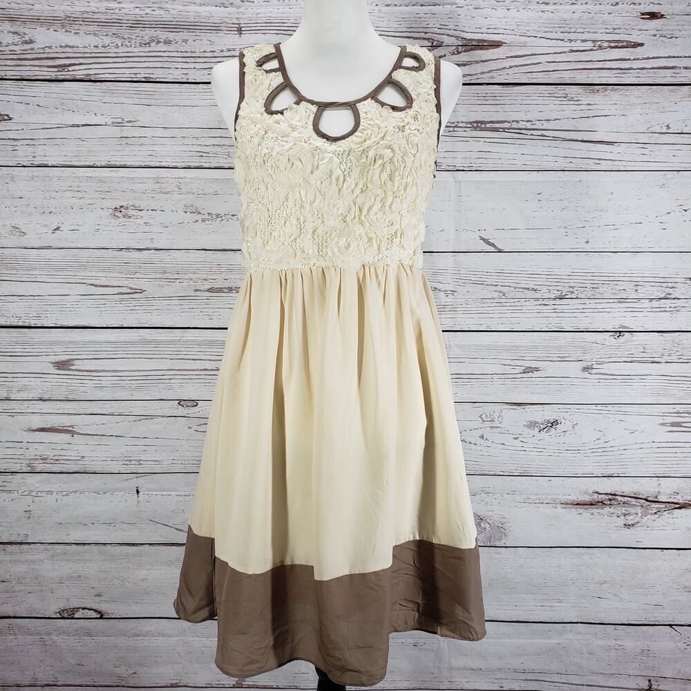 A'reve Women's Cream Floral Lace Contrast Sleeveless Dress Size Small